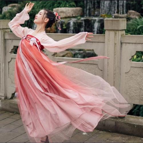 想在春季踏青时拍摄绝美汉服照?这些常见道具和造型,好用又好学