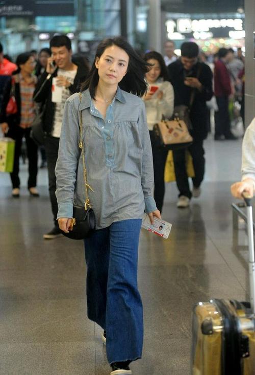 高圆圆的外貌虽然没有"倾国倾城",穿上白色连衣裙,却气质独特