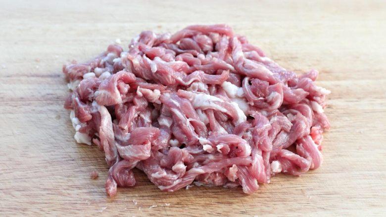 display:inline-block;" href="/shicai/ 414">猪肉 /a>洗净切成肉丝