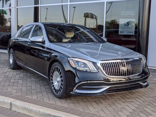 奔驰迈巴赫s级,双色车身真好看,成功人士的座驾