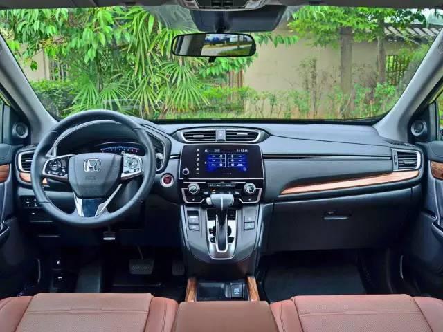 不过即使是低配,冠道的内饰做工也是非常精致的,此外冠道还多了