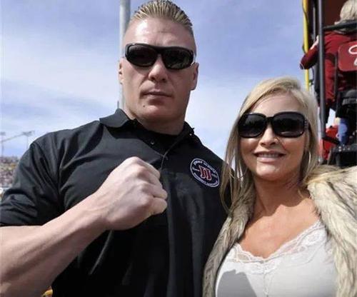 布洛克莱斯纳的妻子到底是何方神圣?台上当猛兽,回家妻管严?