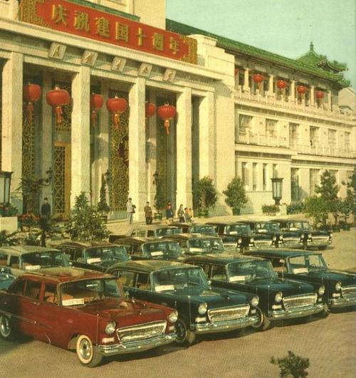 老照片回顾:汽车稀少的80年代!网友:天津大发和夏利车