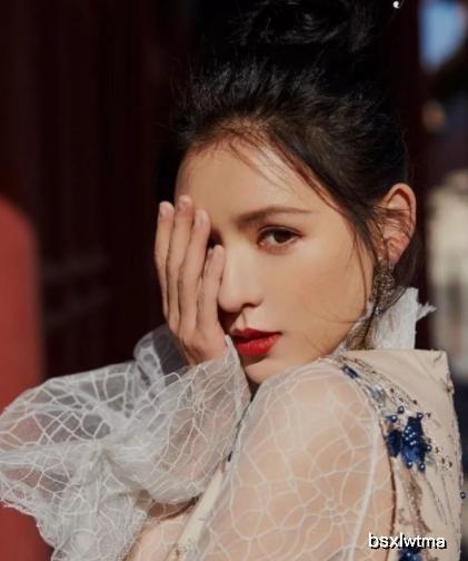原创女演员张予曦钟爱的时尚元素,变身西部时尚咖,换季也要穿牛仔装