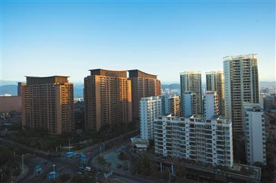 1月13日,三亚市区的高端楼盘.图/视觉中国