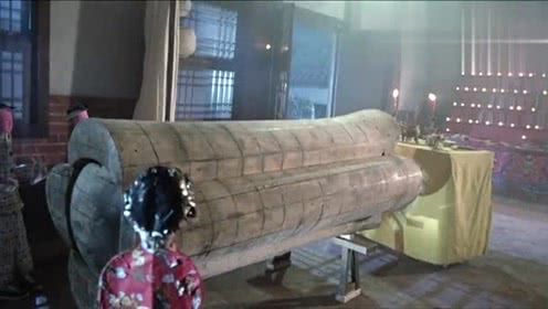 僵尸先生:棺材里死人发福,大叔直接杀鸡敬血来镇压,真有一套!