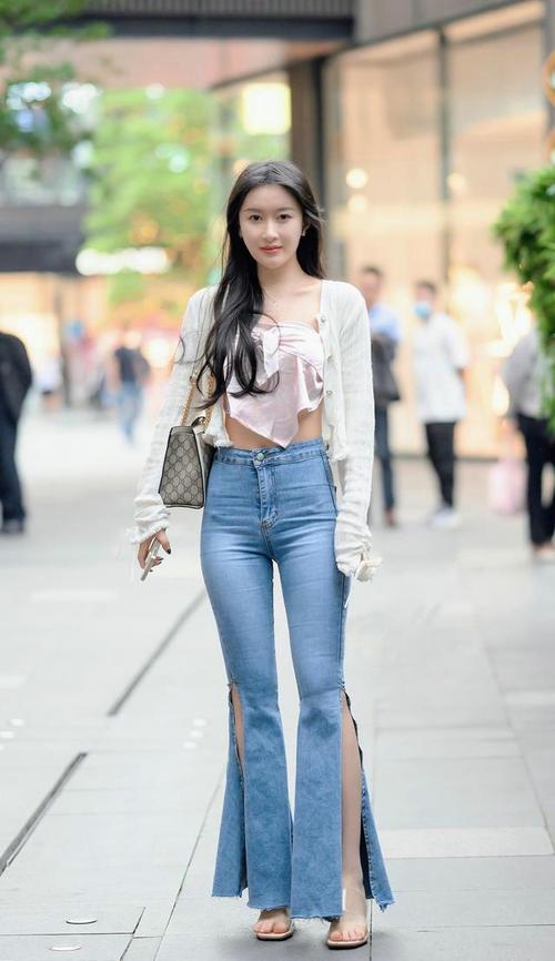 清凉感十足的开衩长裤穿搭时尚尽显女神气质