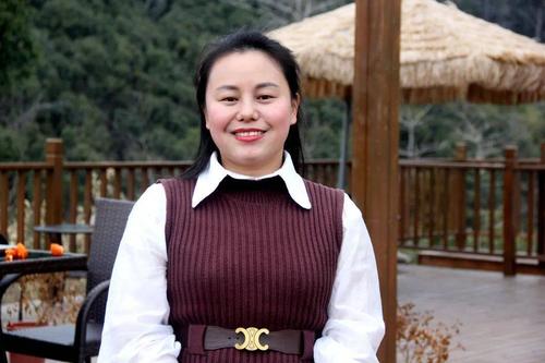 委员风采方霞不忘初心为民发声