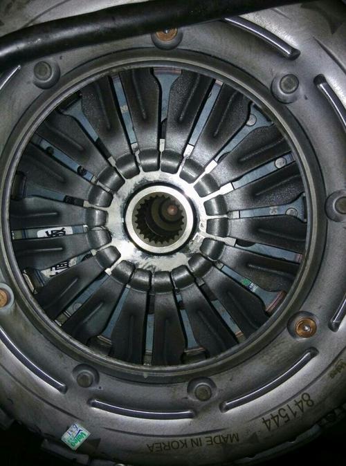 长城哈佛h6离合器片那面朝压盘,是不是这样?这是平面的!