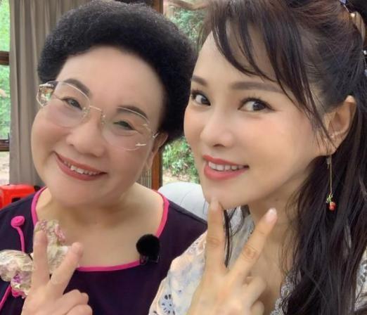 53岁伊能静真实颜值如何一组生图告诉你网友和想象中大不同