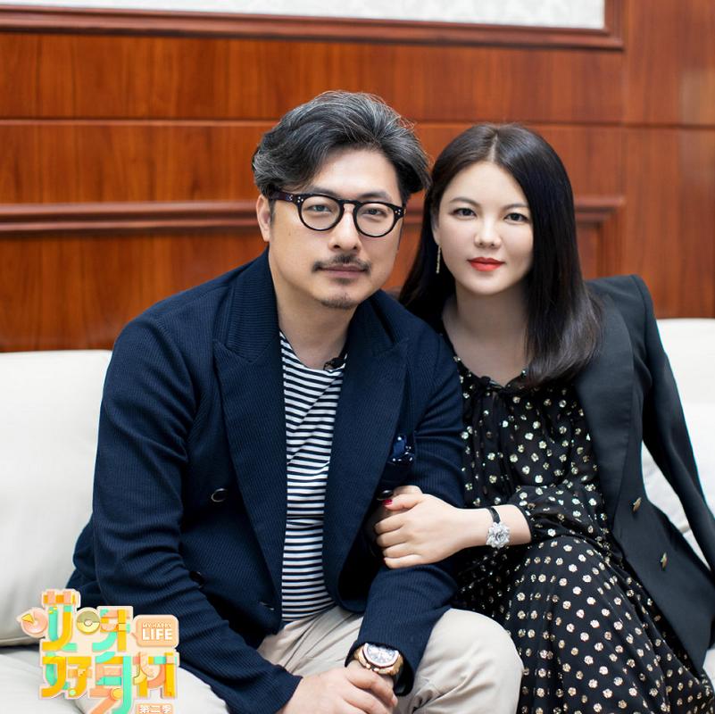 李湘王岳伦一觉睡到十二点,看清楚谁先起床,家庭地位太明显