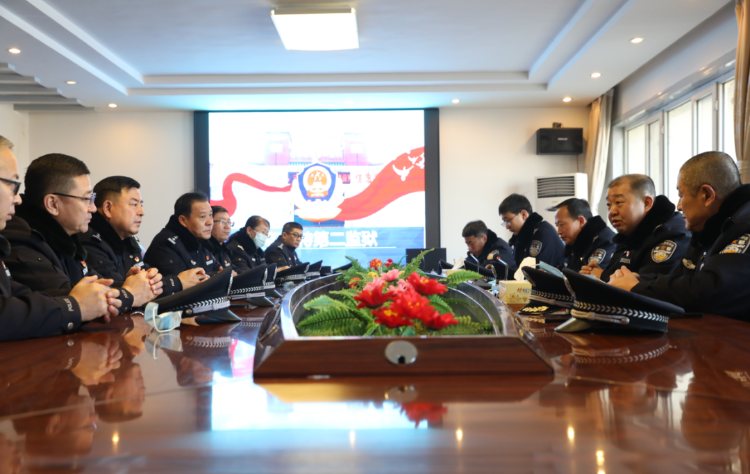 内蒙古自治区司法厅 厅长郝泽军一行 到呼和浩特第二监狱 慰问民警