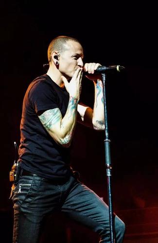 与希望和黑暗——查斯特·贝宁顿