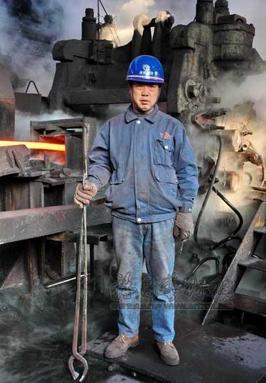 姜健作品:钢铁工人001