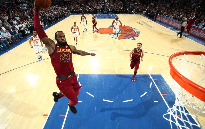 飞翔!nba官方发布詹姆斯单手劈扣的照片