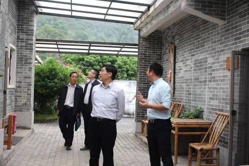 热烈欢迎国家农业部常务副书记潘学峰等一行领导来十里莲江调研!