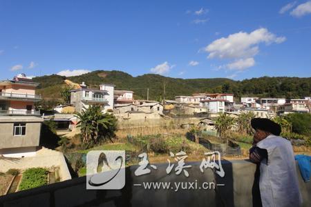 新闻 玉溪新闻 时政  虽是冬闲时节,在新平县建兴乡马鹿社区老陈寨村