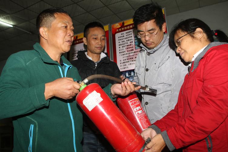 图片新闻:消防宣传进社区 家庭防火保平安
