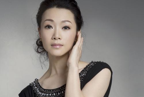 问歌手吕薇的老公是谁