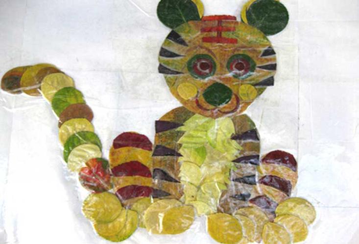 十二生肖树叶粘贴画老虎