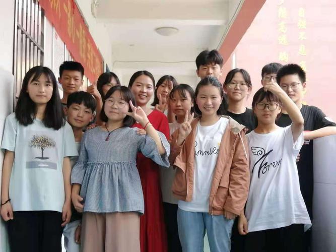 城关二中教坛新秀:数学讲台上的灵魂歌者——刘亚萍