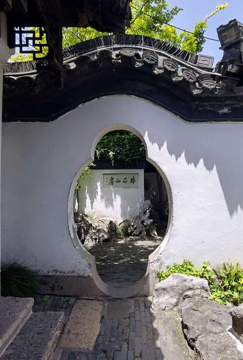 何园是一座匠心,技艺与艺术造诣集大成的庭园式园林.-片石山房.
