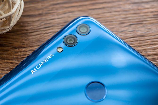 荣耀8x max使用1600万 200万像素摄像头