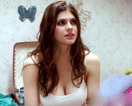 世界上有着最勾人的眼睛和最美的胸的人亚历珊德拉达达里奥