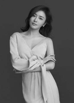 蔡文静唯美白纱裙活动照图片