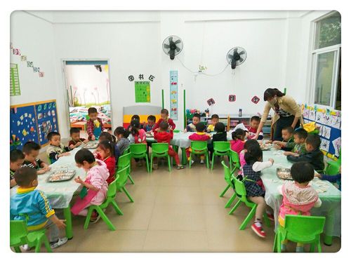 海口市秀峰幼儿园小二班――《有趣的一天》