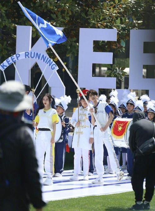 奔跑吧湖州路透,蔡徐坤扛大旗登场,angelababy当指挥