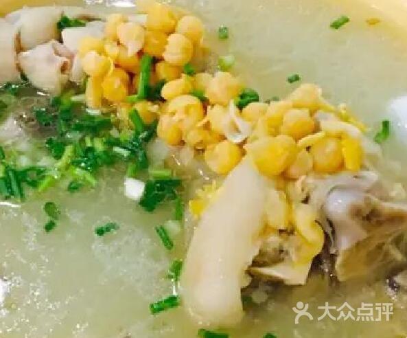 豌豆蹄花汤