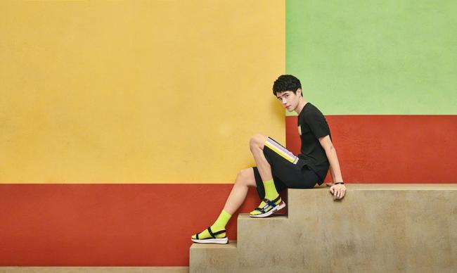 "理想男友"刘昊然,看到这双腿我酥了,简直就是行走的荷尔蒙