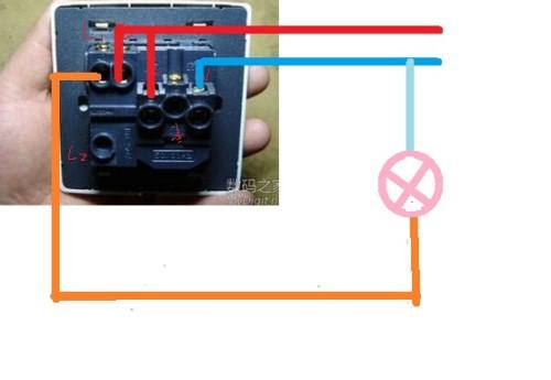 既能插座有电还能使用开关功能控制床头灯,只能是这种接法一火一零一
