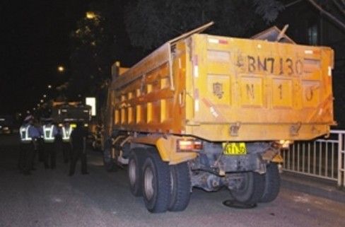 深圳泥头车将全部安装gps车载终端