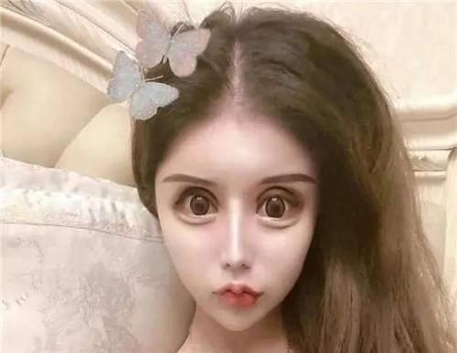 还记得3年花费百万,整容60次的"芭比娃娃"吗?前后判若