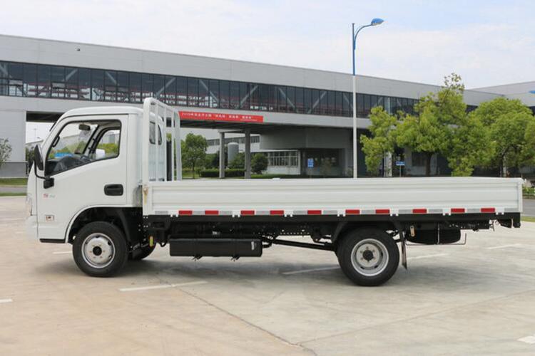 上汽跃进 福运s80 113马力 4×2 国六 单排 栏板载货车 轴距2650mm