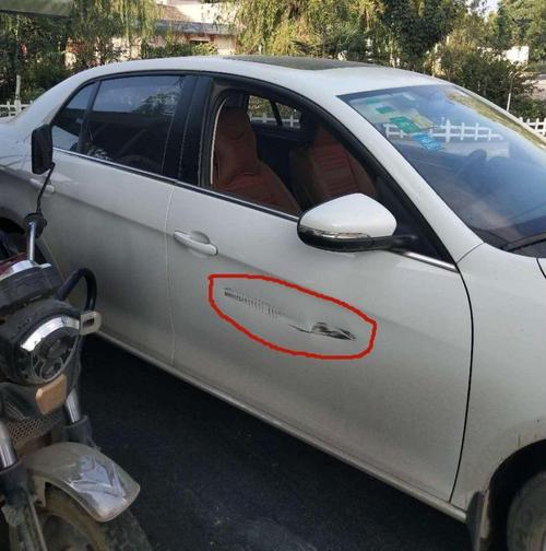 车门剐蹭这样能恢复原状不能,大概需要多少钱?