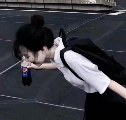 抖音上一眼就吸引人的美女头像