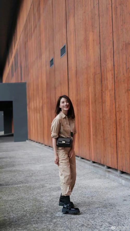 42岁高圆圆最新街拍照美哭了那个女孩只会成熟不会老去