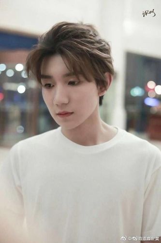 [tfboys][新闻]190526 扎小辫儿的王源小哥哥,帅气脸庞迷倒众生
