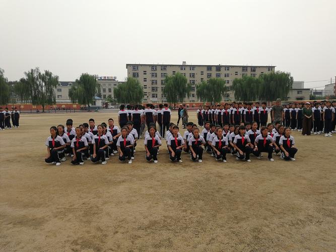 海城八中2019-2020学年度第一学期学生国防教育会操表演暨新学期家长