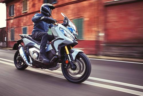 honda 新一代 x-adv:户外特写