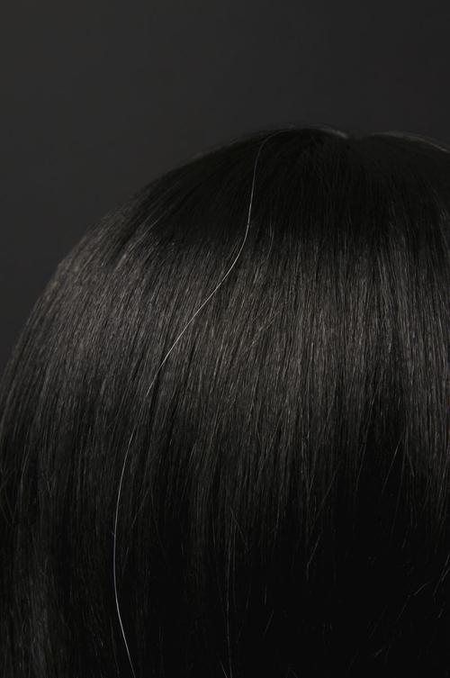 黑色背景上的仙人掌球