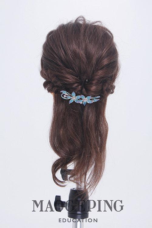 公主半扎发,这是小仙女的发型吧!那么美