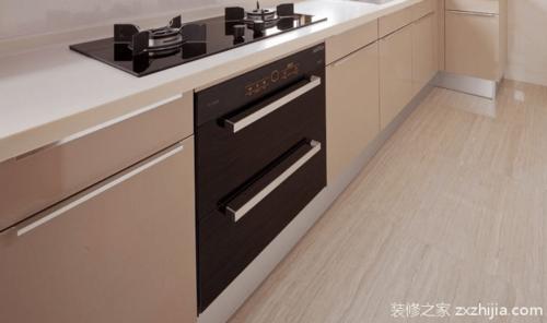 嵌入式消毒柜就是把消毒柜嵌入橱柜中,结合橱柜与一体,避免随意摆放而