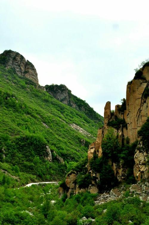 大自然孕育了阜平特殊的山形地貌,风景秀丽