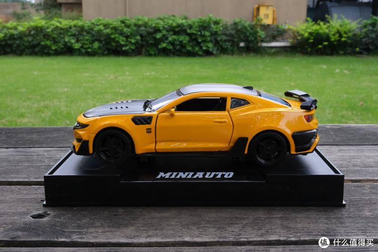 跟着大妈买大黄蜂科迈罗跑车合金车模上手体验