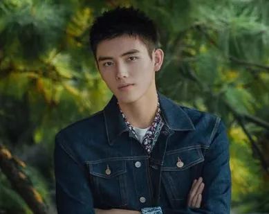 本以为陈飞宇够帅了,看到他表哥陈赫18岁旧照,才知道什么是"基因"