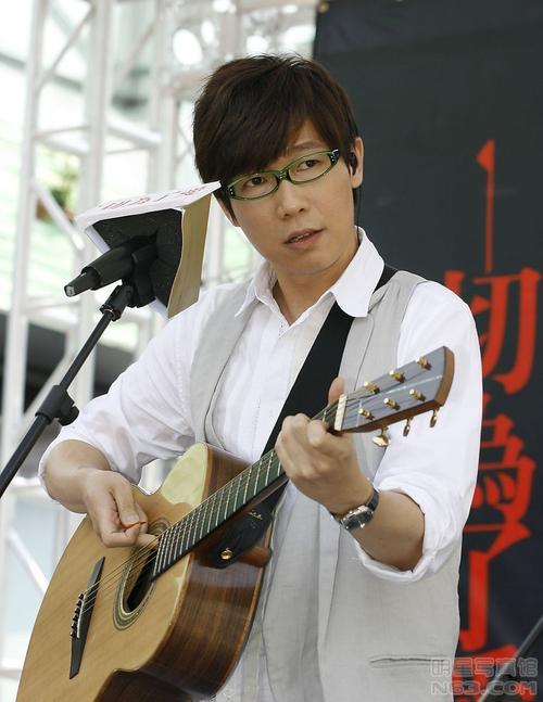 品冠写真图片-自制200x200壁纸.大图-明星写真馆n63.com